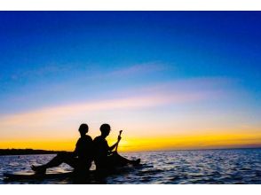 [Onna Village, Okinawa] Sunset Chillsup [SUP] October is still November! Held on a beach where you can see the beautiful sunset! Brother Lau's shop Free GOPRO filming