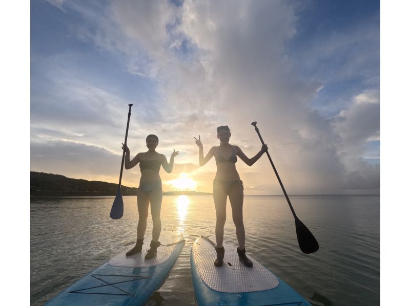 【冲绳恩纳村】雨季夕阳SUP【SUP】在可以欣赏美丽夕阳的海滩上举行！刘哥店：免费GOPRO拍摄の紹介画像