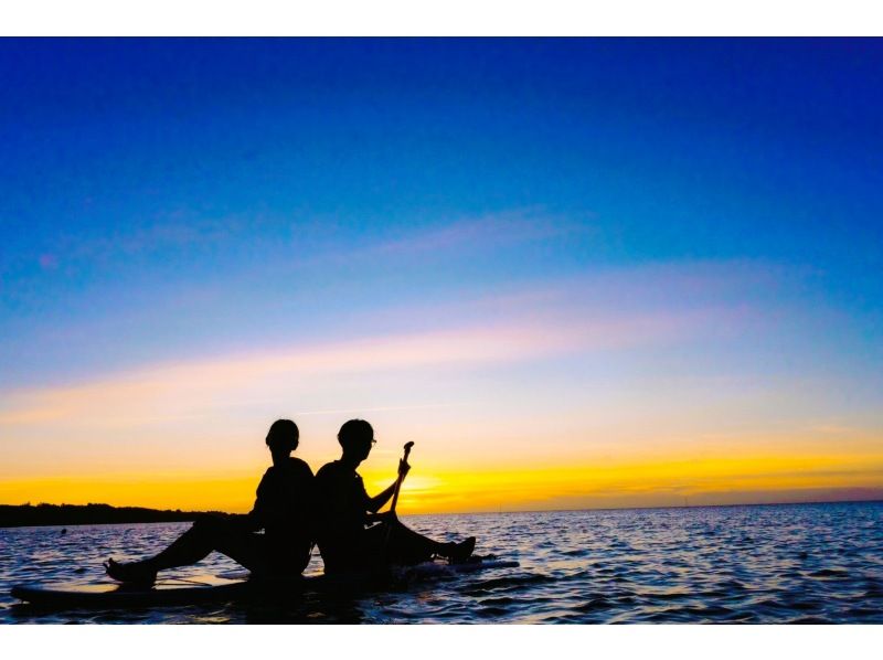 [Onna Village, Okinawa] Sunset Chillsup [SUP] It's still October! Held on a beach with a beautiful sunset! Lau's shop Free GOPRO filmingの紹介画像