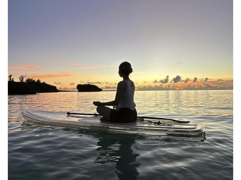 Okinawa's No.1 achievement! [Sunset SUP] The sunset seen from the sea is exceptional! It's sure to look great on social media! Unlimited photo taking + drone photography included [Motobu]の紹介画像