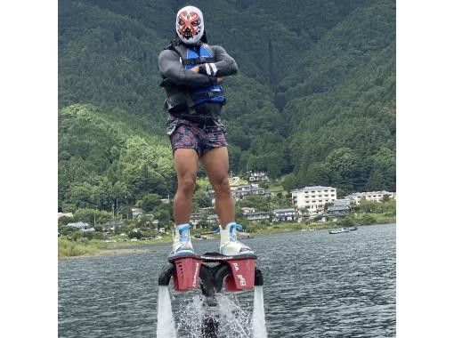 [Yamanashi Kawaguchi Lake] Flying in the sky with water pressure! Flyboard experienceの画像