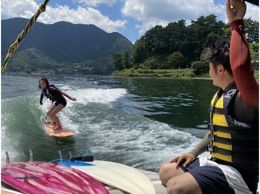 Wake surfing experienceの画像
