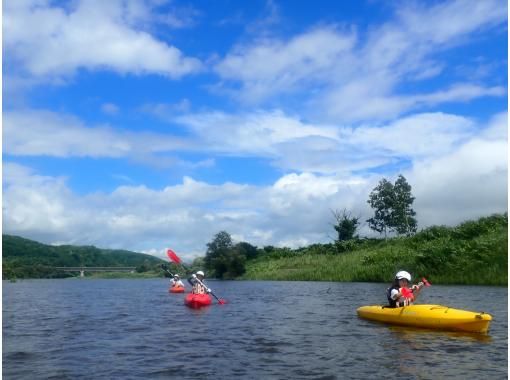 【北海道・ニセコ・１グループプライベート（貸し切り）ツアー】ゆったりわくわく！尻別川　カヤックお散歩川下りツアーの画像