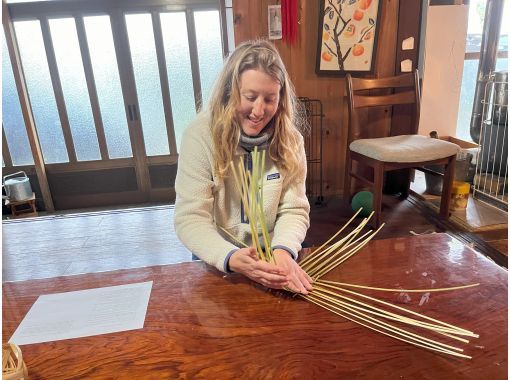 【오이타 · 유후】 <시카미나미 바구니> 뜨개질만으로 완성! 대나무 바구니 만들기 체험의 대표적인 바구니입니다.の画像