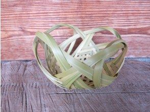 [Oita, Yufu] <Shikaiha Basket> Just weave it and it's done! This is a typical basket from the bamboo basket making experience.