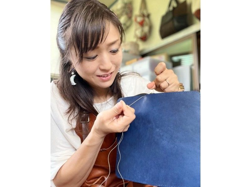 [Yamanashi Prefecture, Fuji Five Lakes] Leather craft experience at the foot of Mt. Fuji, small or large tote bag with tag ♪の紹介画像