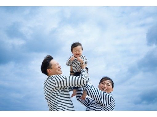 [Okinawa, Ishigaki Island] The easiest way: take family photos at your favorite spots. "Simple Course" - take family photos at photogenic spots.の画像