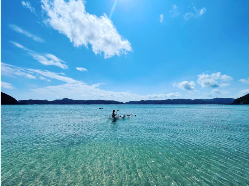 【奄美大島・南部】水中の景色も楽しめるクリアカヤック体験・安心のレクチャー付きの紹介画像