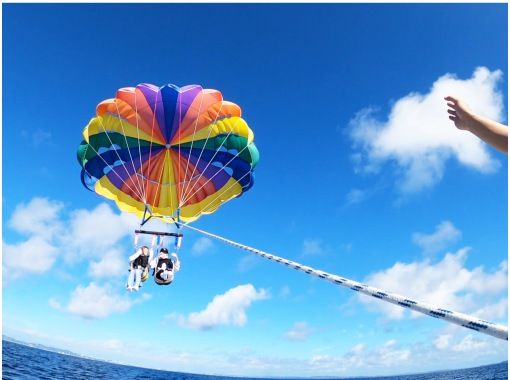 【沖縄・南部】久高島VIVAパラセーリング！沖縄の海を気軽に空中散歩で絶景をお届け♪の画像