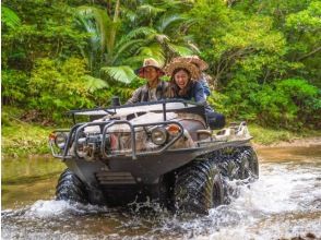 [Okinawa Yanbaru] Spectacular jungle exploration tour in an 8-wheeled chariot (120 minutes) You can drive on a vast private property! Each group will be taken care of! You can enjoy it even in the rain ♪