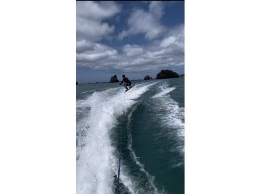 【沖縄・名護】沖縄の海でウェイクボードに挑戦♪の画像