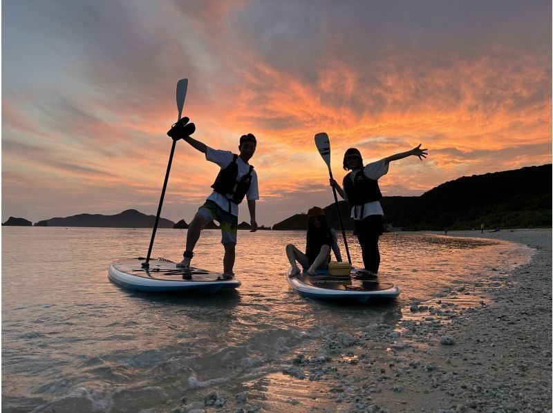 [Okinawa Zamami Island] Sunset SUP tour! Photo shoot included／Enjoy the sunset at the end of the day