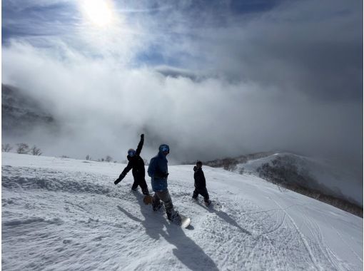 [Niseko 5H Lesson] Perfect for your first snowboarding experience! Create wonderful memories with a lesson that even beginners can enjoy with confidence!の画像