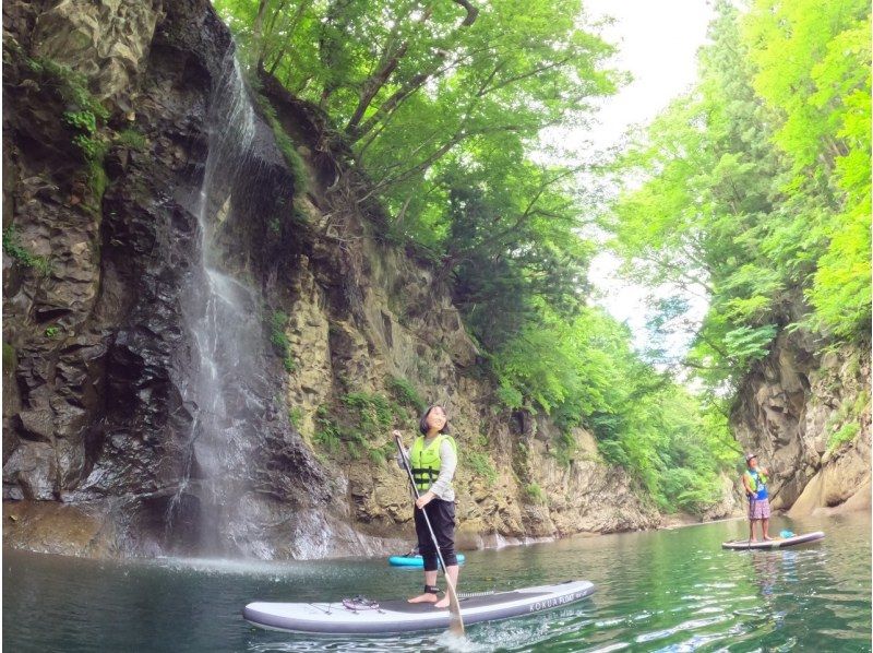 [Sendai, Sadayoshi, Sakunami] For 2 people! SUP experience in the great outdoors & a day trip to visit the historic power spot Sadayoshi and a long-established whiskey factoryの紹介画像