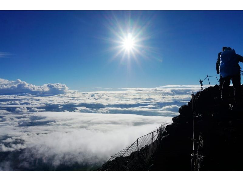 [山梨县, 富士山] 2日富士山登山游：含山间小屋住宿、餐饮、温泉の紹介画像