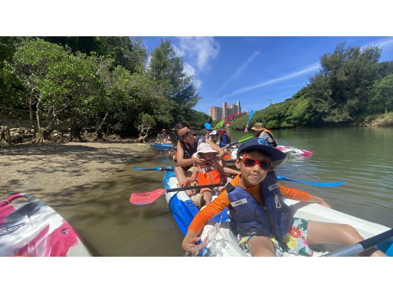 [Family Discount] {Mangrove Kayaking} Have fun in the cool weather! ★Starting at 4pm★Participants from age 2★Free rental items available in a wide range of sizes for children!の紹介画像