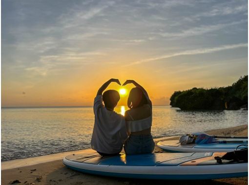 【石垣島サンセットSUP】プライベートポイントで水平線に沈む夕日を2人で｜写真動画無料・ドローン空撮無料の画像