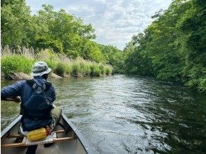 【北海道千岁川】【加拿大独木舟标准路线】在茂密的森林中乘坐独木舟沿着高度透明的千岁川漂流☆★☆