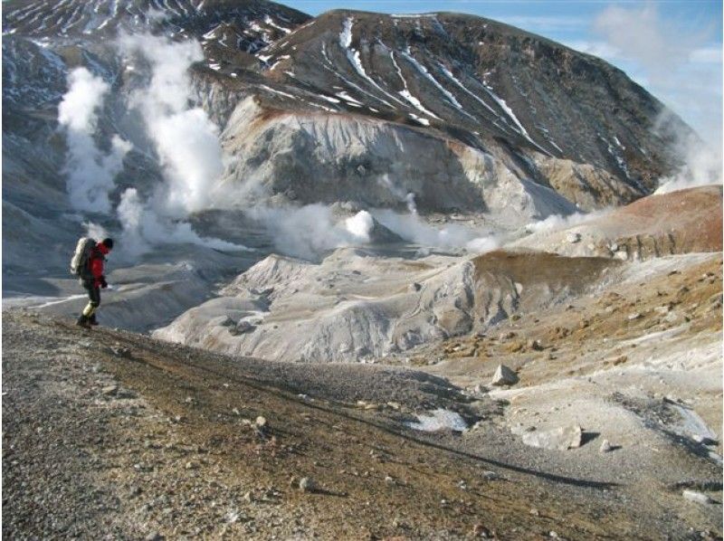 【北海道・知床】世界遺産トレッキング！硫黄山登山「 硫黄山コース」１６才から参加OK！の紹介画像