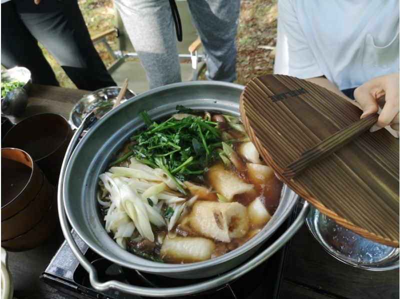 【秋田・白神山地】お外でなべっこ　白神山地の麓で「きりたんぽ鍋orだまこ鍋」手ぶらでOK、簡単調理で本格的な味の紹介画像