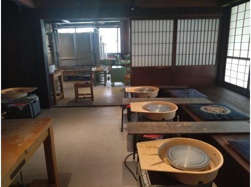 [Gifu/Takayama] A 40-minute experience plan centered around potter's wheel. The workshop is a 5-minute walk from Nakabashi, the tourist center, making it convenient for sightseeing. There is also a cafe nearby.の画像