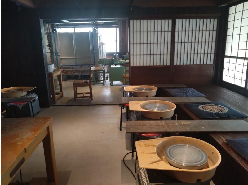 [Gifu/Takayama] A 40-minute experience plan centered around potter's wheel. The workshop is a 5-minute walk from Nakabashi, the tourist center, making it convenient for sightseeing. There is also a cafe nearby.の紹介画像