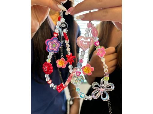 [Okinawa, Ishigaki Island] Create Okinawan kawaii! Experience making smartphone straps with sea-inspired parts and unlimited use of your favorite beads ★ 30 seconds walk from Euglena Mallの画像