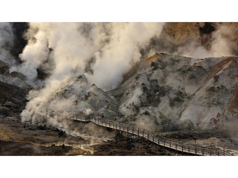 Enjoy Hokkaido in winter! A one-day bus tour from Sapporo to Noboribetsu and Lake Toya! Jigokudani + Lake Toya + Showa Shinzan <Departures from 1 person/Departure and return from Sapporo city>の紹介画像