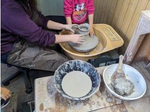 [Osaka, Kaizuka] \ Electric potter's wheel experience / Sightseeing at the same time! Create your own original handmade work at the pottery experience spot in Mizuma-dera Temple [Great for couples and families]