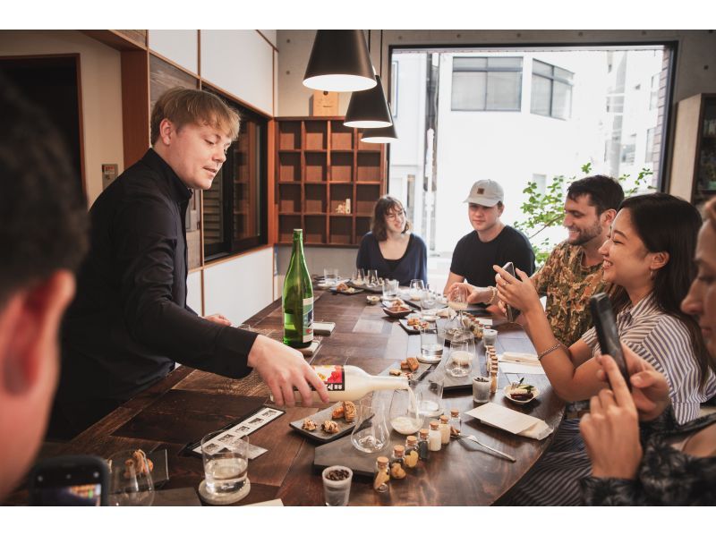 [Tokyo, Kanda] Japanese sake tasting course with a foreign sommelierの紹介画像