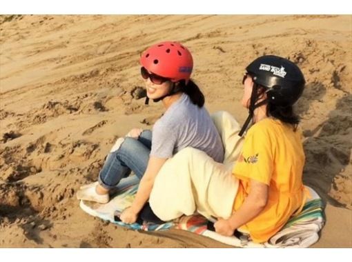 [Tottori, Tottori Sand Dunes] Exhilarating! Sand Slider Experience | Japan's only sand slide experience with lessons included.の画像