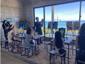 【那覇から40分】絶景の海を一望！砂浜のスタジオで楽しむアート体験♪雨でも安心！ファミリー・カップル歓迎！沖縄の美しい景色をキャンバスに！！