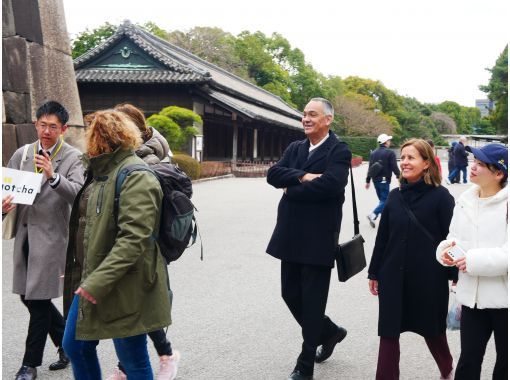 [Tokyo, Chiyoda Ward] Private walking tour of the Imperial Palace and East Gardensの画像