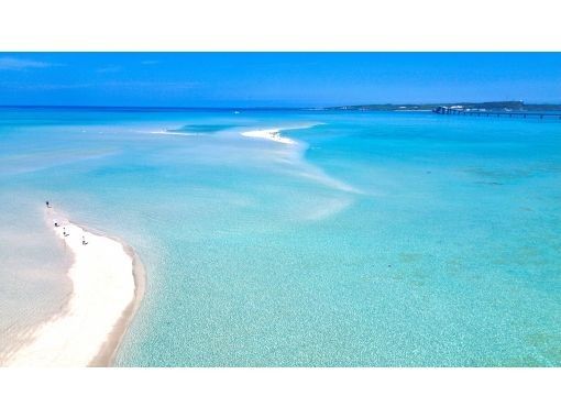 【沖縄・宮古島】最上級ボートで行くユニの浜上陸クルーズ、急な雷雨、トイレ時も安心の画像