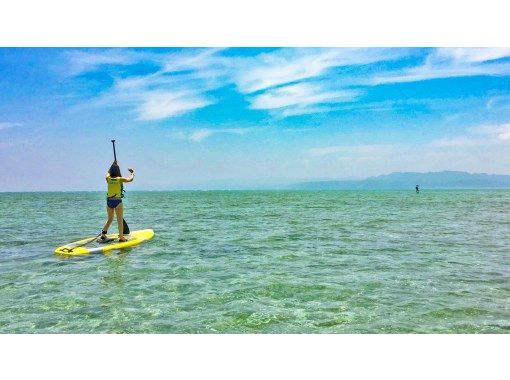 [沖繩/古宇利島/ SUP]每個團體的安全包機體驗！體驗新的感覺樹液！槳汁出租60分鐘♪の画像