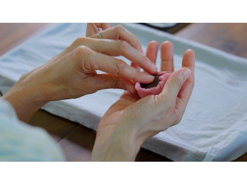 [Kagawa, Zentsuji] Experience making Japanese sweets and tea ceremony to pray for longevity at a temple associated with Kukai, a great figure in the world of Japanese Buddhismの画像