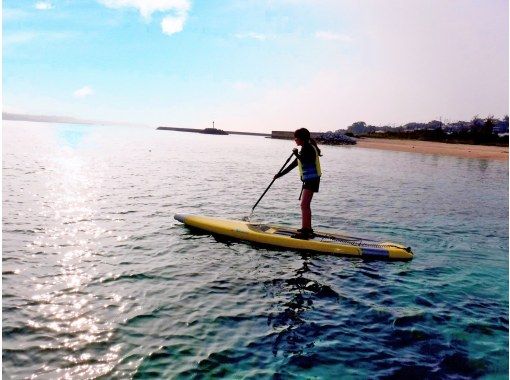 【沖縄・古宇利島・SUP】冬季限定！安心の1グループ毎の貸切で体験！新感覚サップを体験！パドルサップ ツアー90分♪の画像