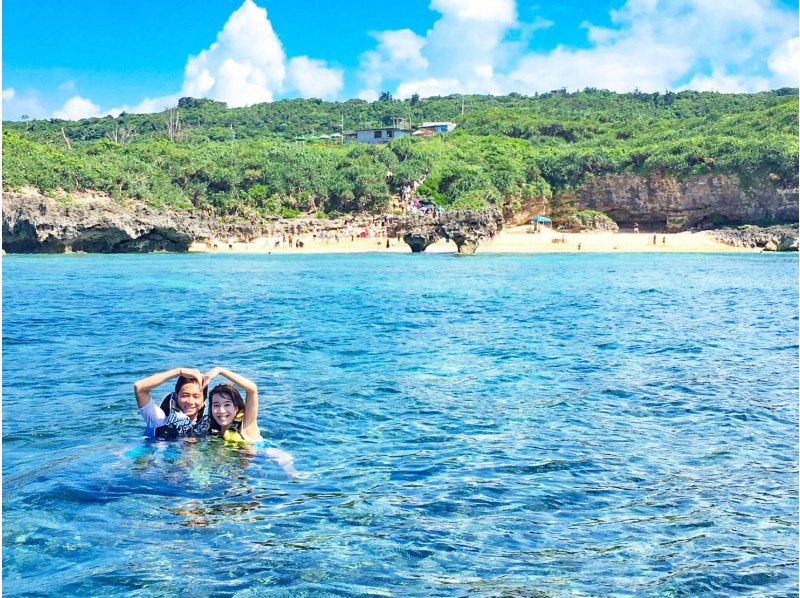 [Okinawa, Kouri Island] Winter only! A safe, private experience for one group! Search for clownfish and turtles on this 60-minute snorkel tour!の紹介画像