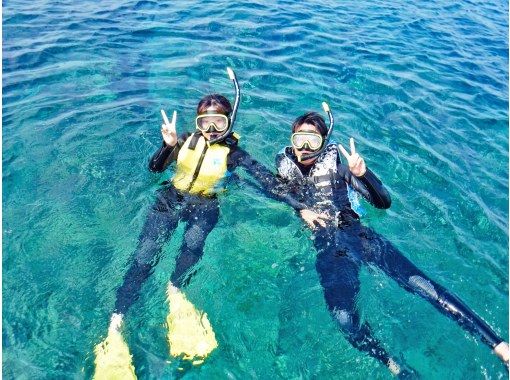 [Okinawa, Kouri Island] Winter only! A safe, private experience for one group! A 90-minute snorkel tour to look for clownfish and turtles♪の画像