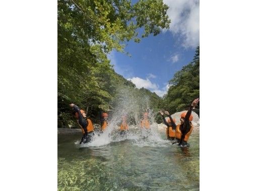 関西・東海から近い!【滋賀 神崎川 クリスタルキャニオニング】神崎川で遊ぼう!友達!カップルにおすすめ!夏の思い出を作ろう! 関西・東海から近い!【滋賀 神崎川 クリスタルキャニオニング】神崎川で遊ぼう!友達!カップルにおすすめ!夏の思い出を作ろう!