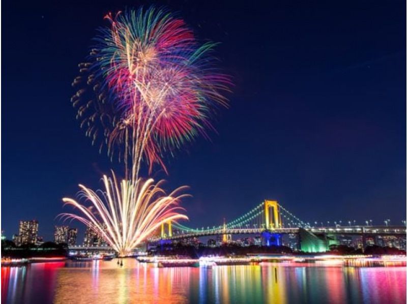 【東京・お台場】冬の夜空を彩る！お台場レインボー花火鑑賞＆新名所お買い物と東京イルミネーション3景めぐりバスツアー【029029-1500】の紹介画像