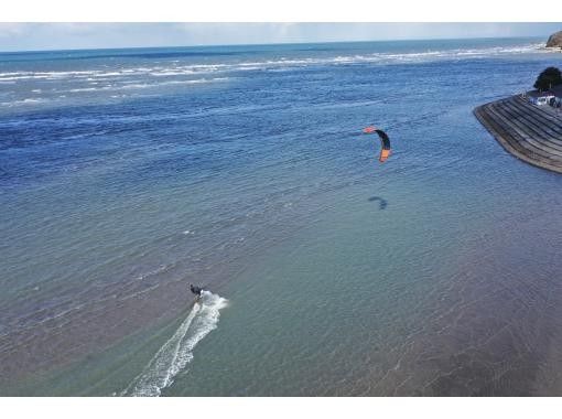 SALE! [Okinawa, Ishigaki Island] 1-hour kitesurfing experience ~ A wind-based sport that's popular in Europe! Women, children, and seniors welcome! (Empty-handed OK)の画像