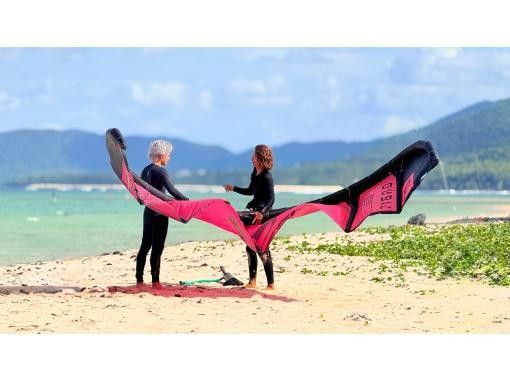 SALE! [Okinawa, Ishigaki Island] 1-hour kite surfing experience - a new type of sport using the wind - women, children, and seniors welcome (empty-handed)の画像