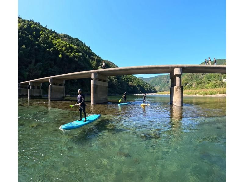 【高知・仁淀川】春秋限定プラン!!  SUPで仁淀川をスリリング川下り体験 （SUP経験1回以上のかた対象）の紹介画像