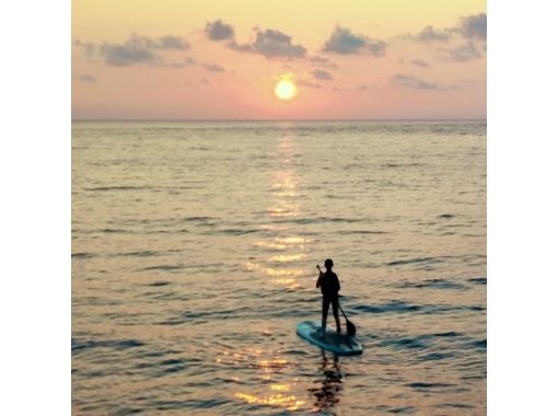 【奄美大島】【季節限定】【1日１組限定】ボートで行く！サンセットSUPツアー！【当日予約推奨！】撮影データプレゼント！の画像