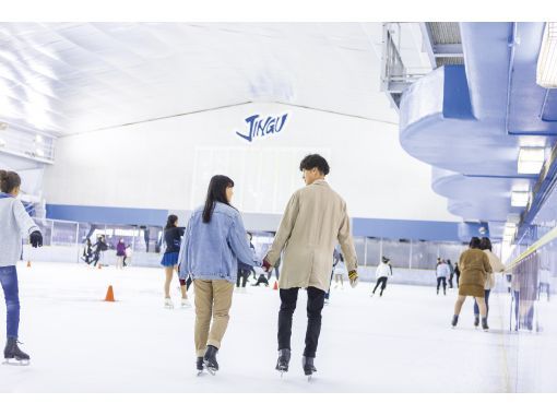 [Tokyo, Shinjuku] Meiji Jingu Gaien Ice Skating Rink - Skating ticket with rental shoesの画像