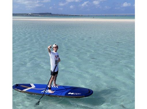 【宮古島】《大人気ユニの浜上陸プラン》【冬季限定割引価格】SUPで行く幻の島ユニの浜ツアー！小型ボート並走で安全楽々【ドローン撮影付】の画像