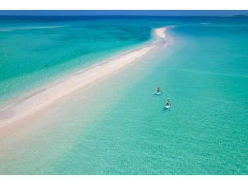 【宮古島】《幻の島ユニの浜上陸プラン》【冬季限定割引価格】SUPで行く干潮時に出現する幻の島ユニの浜ツアー！小型ボート並走で安全楽々！【ドロの画像