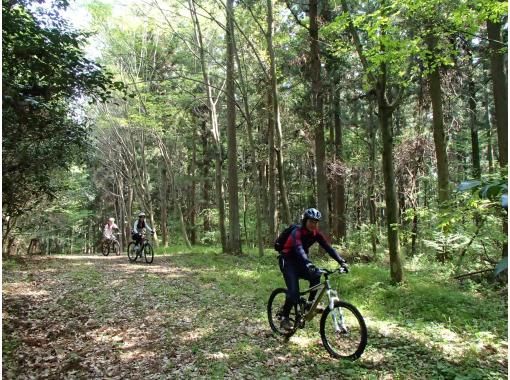 【軽井沢近郊／群馬 関東】マウンテンバイク自転車・MTB山道体験『里山トレイル探検ライド』軽井沢近くで外遊びアウトドア　◎秋の紅葉〜冬ツアーの画像