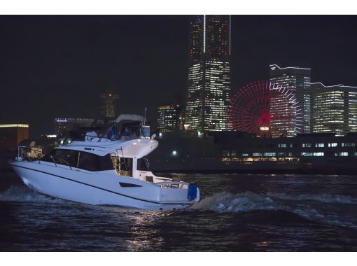 [Yokohama Minato Mirai] Limited time offer: 12/20-25! Private Christmas cruise for two with drinks including champagneの画像
